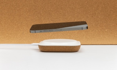 Logotrade Geschäftsgeschenke das Foto: Oregon Wireless-Charger aus RCS recyc. Kunststoff & Kork