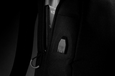 Logotrade Logogeschenke das Foto: Swiss Peak AWARE™ RFID und USB A-Laptop-Rucksack