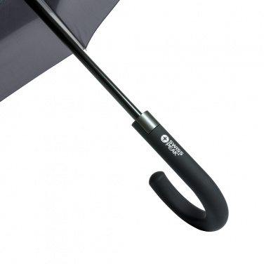 Logotrade Firmengeschenke das Foto: Swiss Peak AWARE™ 23" bis 27" erweiterbarer Regenschirm
