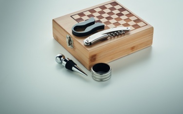 Logotrade Werbegeschenke das Foto: Weinset mit Schachspiel