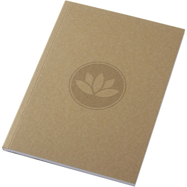 Logotrade Werbeartikel das Foto: Novella Austen A5 Softcover Notizbuch aus recyceltem Kraftpapier – 50 Blatt 