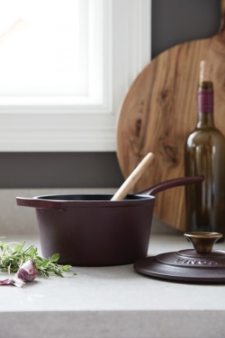 Logo trade promotional giveaway photo of: VINGA Monte enamelled cast iron pot 1,9L