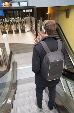 Logo trade reklaamkingi pilt: Swiss Peak AWARE™ vargusvastane 15,6-tolline sülearvuti seljakott