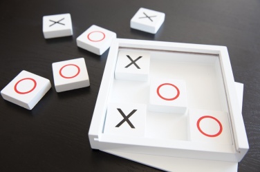 Logotrade ärikingid pilt: Deluxe Tic Tac Toe mäng