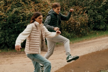 Logotrade firmakingituse foto: Iqoniq Meru meeste taaskasutatud polüestrist vest