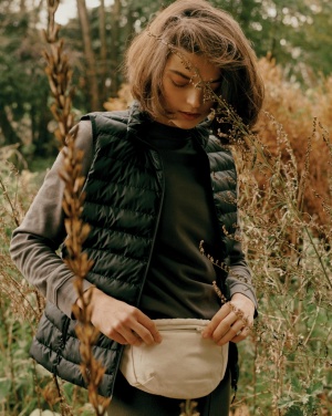 Logo trade meened foto: Iqoniq Meru naiste taaskasutatud polüestrist vest