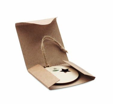 Logotrade firmakingituse foto: Puidust jõulukuulike kuuseseemnetega