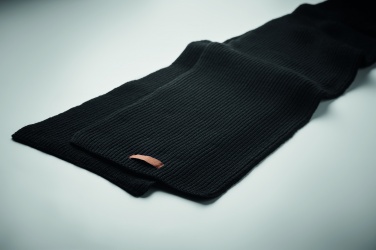 Logo trade ärikingid foto: Talvekomplekt taaskasutatud materjalist, kindad, müts ja sall