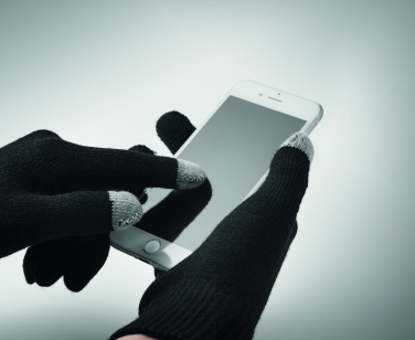 Logotrade reklaamkingi foto: Talvekomplekt taaskasutatud materjalist, kindad, müts ja sall