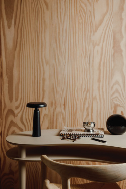 Logotrade meene foto: VINGA Avery RCS laualamp