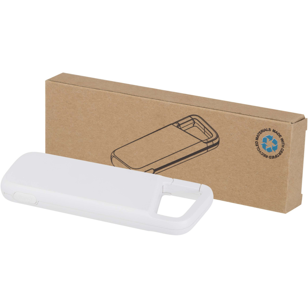 Logo trade reklaamtoote pilt: Alkes 5000 mAh 12W taaskasutatud plastist veekindel varupatarei karabiiniga