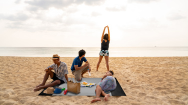 Лого трейд бизнес-подарки фото: Lightweight large beach mat