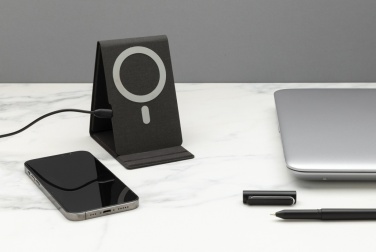 Logotrade kampanjprodukter bild: Artic magnetiskt mobilställ, 10W trådlös laddning