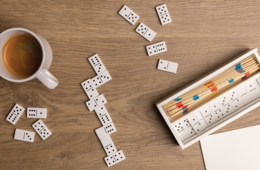 Logotrade reklamprodukter bild: Mikado (plockepinn) / domino i trälåda