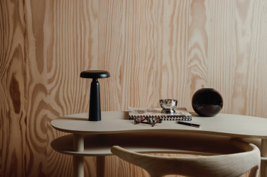 Logotrade kampanjprodukter bild: VINGA Avery RCS bordslampa