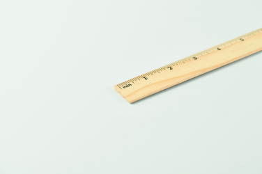 Logotrade reklamprodukter bild: Trälinjal 20 cm